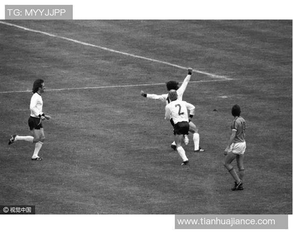 日本老将闪耀绿茵场坚持不懈书写足球不老传奇